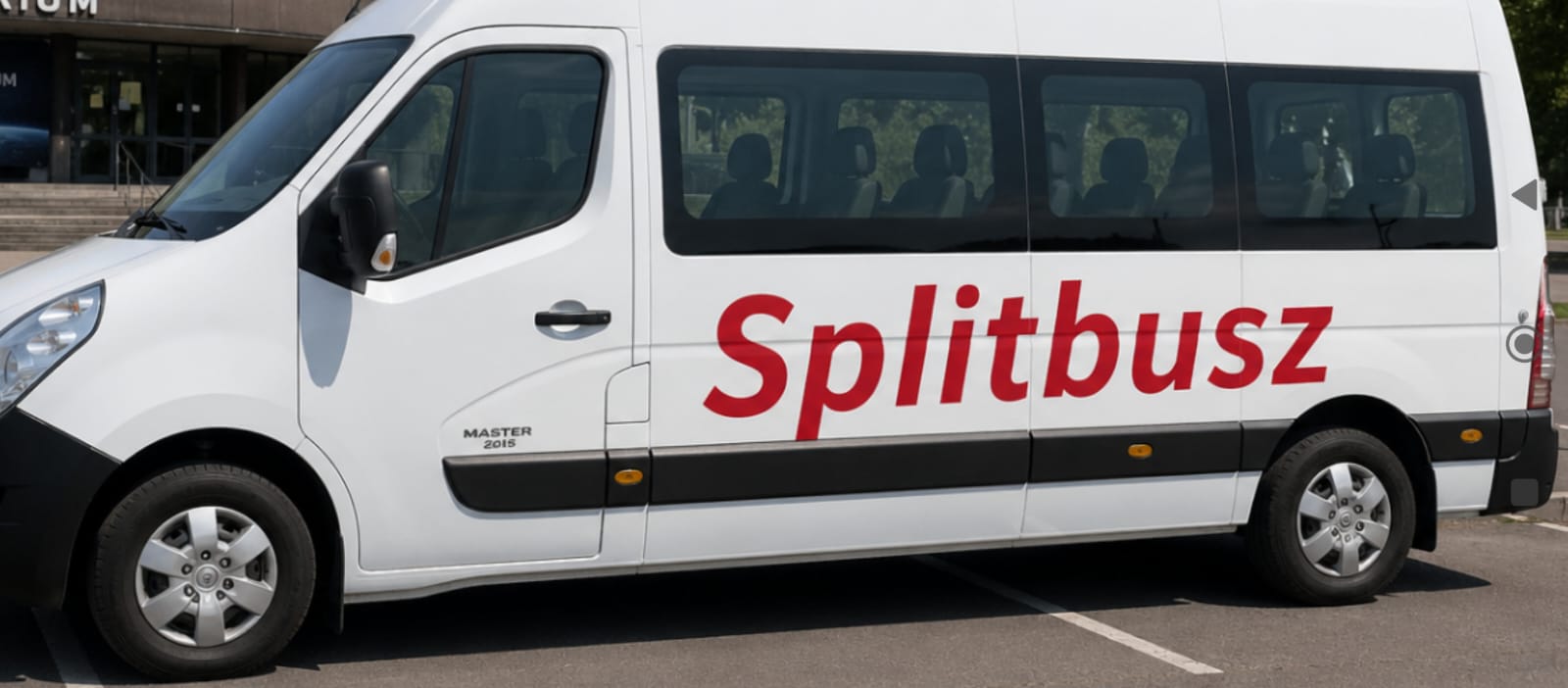 Splitbusz feliratos modern kisbusz